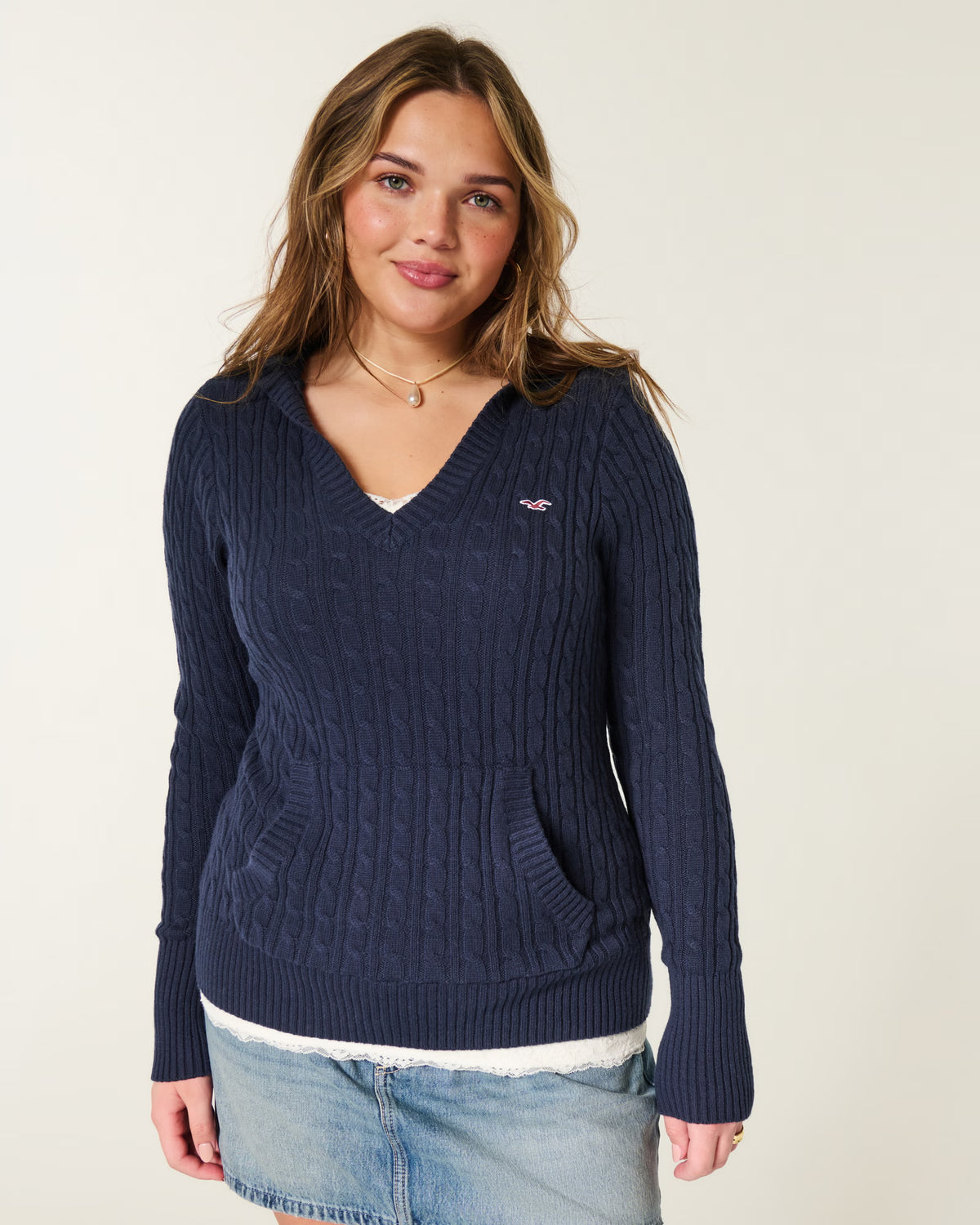Hollister Cable Knit V-Neck Jumper - IMMEDIATE