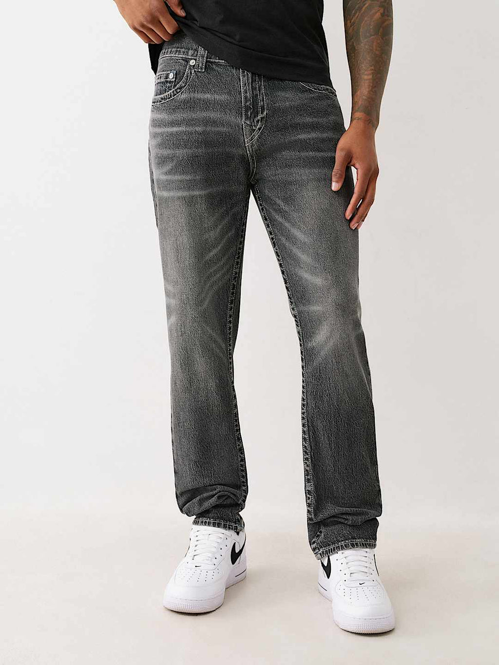 RESISTANCE BLACK WASH