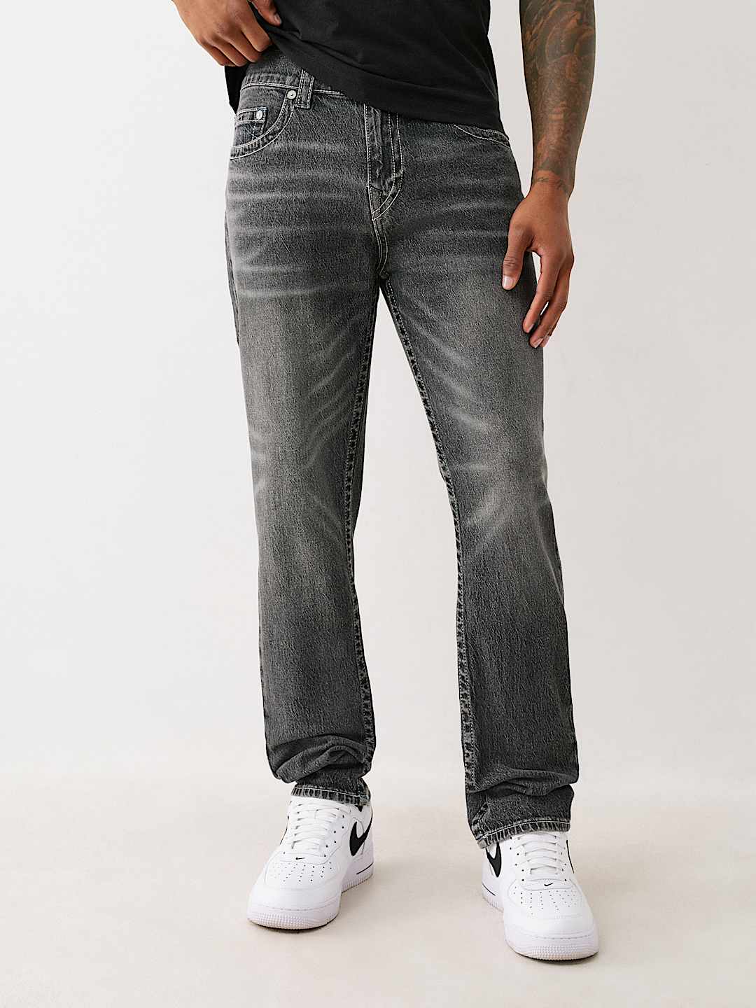 RESISTANCE BLACK WASH